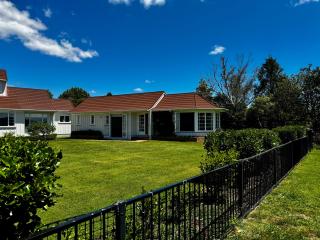 The Lake House with private spa Lake Rotorua - 4