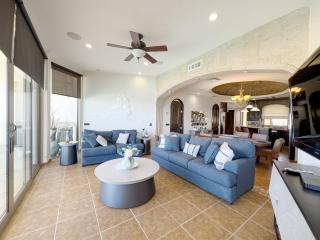 Esmeralda Beach Resort - 8