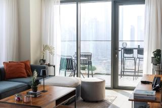 Arthouse Royale - 2BR with Burj Khalifa Views, Swimming Pool & Gym - 1