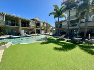 Narli Shores -1-Bedroom Unit, Spa Bath and Lagoon Pool, Minutes From the Beach! - 1