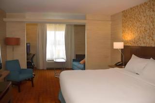 Comfort Inn & Suites - 9