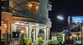 Ritzy House Hotel - 9