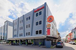 RedDoorz Plus near Ferry Terminal Batam Center - 6