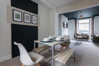 Modern 3-bed Stay Great For Workers & Families - 0