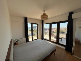 2BR Skyline Apartment with Terrace & Parking - 8