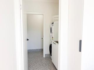 Chic Central Wagga Retreat - Sleeps 10 - 3