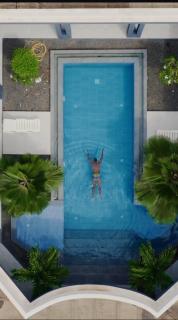 Luxurious 4 bedroom Villa next to the lagoon - 0