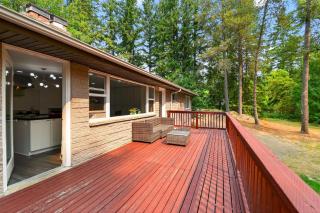 Tranquil 4BR Escape Deck, Huge Yard & Nature home - 6