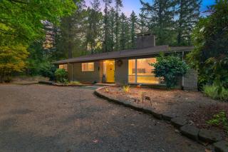 Tranquil 4BR Escape Deck, Huge Yard & Nature home - 4