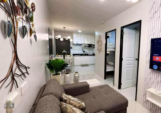 2BR Cozy Condo with a Balcony, FREE Pool, Gym Parking Near Airport - B2 6LusterB - 1