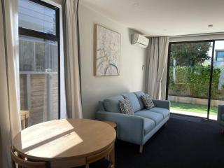 Executive Townhouse in Island Bay with Free Parking - 8