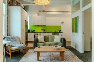 Modern 2-Bedroom Central City Apartment - 4