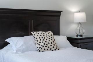 3 Bed 2 Bath Retro-Chic Comfort on the Crescent - 8