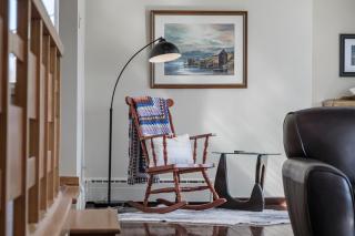 3 Bed 2 Bath Retro-Chic Comfort on the Crescent - 0