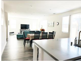 Sylmar North LA Home 5 Bedrooms 3 Bath - 6