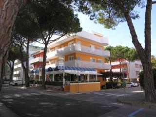 Hotel Garni Tahiti - Bibione - 0