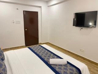 Novara Hotel Madhapur - 2