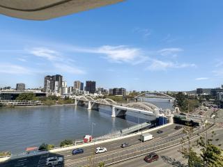 Riverside Apartment in Central Brisbane - 5