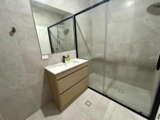 Modern 4BR 3Bath Duplex near Train Station Stylish Comfortable - 3