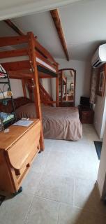 Small bedroom with kitchinette private garden 100 metres from sea - 3