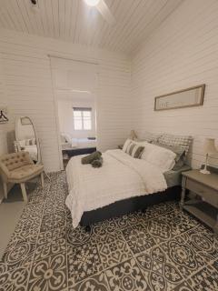 Oakmore Cottage Charming Queenslander - Central location - 3