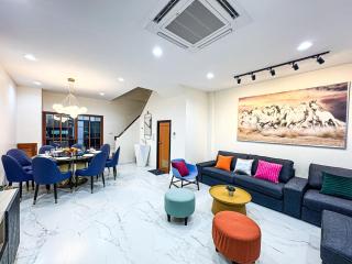 NEW!! MAX 20 People, 300m to Phra Khanong BTS , Thonglo, Em District, Terminal 21,12Bed, 5Bath - 7