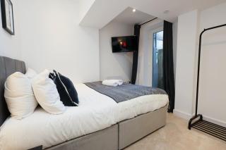 Connaught Court – Modern 2-Bed in Roath - 3