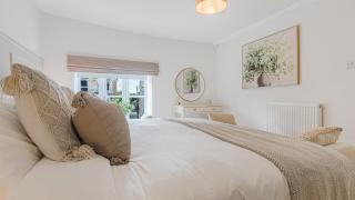 Newly renovated 2-bed house in Lechlade with parking - 5