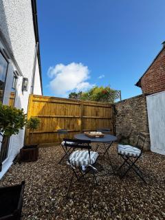 Newly renovated 2-bed house in Lechlade with parking - 3