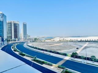 Urban Oasis 1BR Apartment in Gate Towers - 4