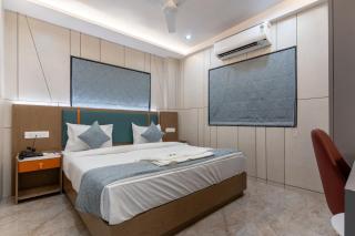 Iconic Hotel - 9