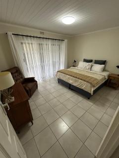 Ebb & Flow Beach House - 3