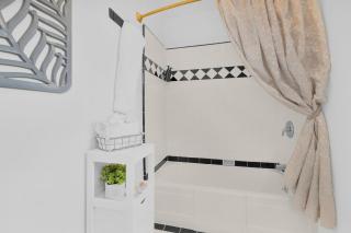 Cozy Coastal Escape Beach & Brews - 2