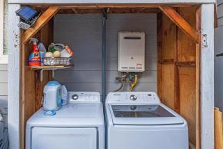 Cozy Coastal Escape Beach & Brews - 4