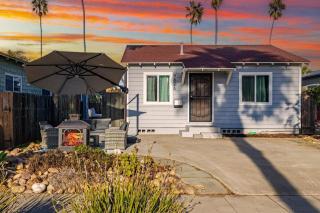 Cozy Coastal Escape Beach & Brews - 8