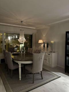 Cityscape Retreat - Central and modern apartment - 9
