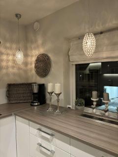 Cityscape Retreat - Central and modern apartment - 4