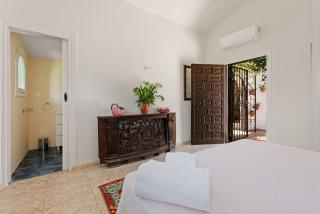 Villa Sophora, Luxury Getaway in Prime Location near Puerto Banus with heated pool - 4