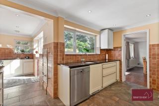 Three Bed Bungalow - Finchampstead - 8