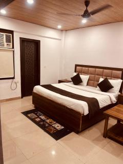 Hotel Cladis - Noida Sec 19 - 5