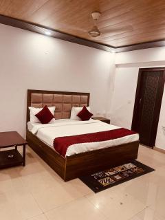 Hotel Cladis - Noida Sec 19 - 6
