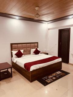Hotel Cladis - Noida Sec 19 - 8