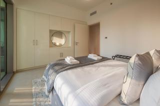 Upscale 2BR with Burj Khalifa Views - 6