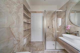 Luxury Lakefront - 2