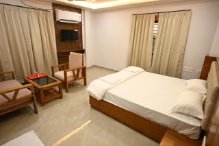 Hotel Satabdi - 4