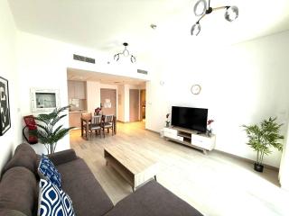 Stylish 1BR Near SeaWorld & Yas Attractions - 5