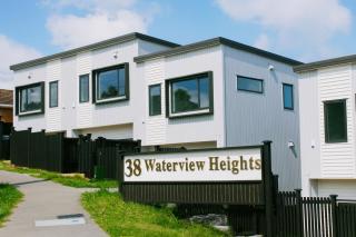 Modern 3 Bedroom for Families & Work Trips - 9
