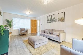 Modern 3 Bed Home Sleeps 5 Free Parking and WiFi - 4