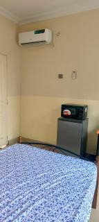 Cozy Guest Room in Kinshasa with Balcony and Partial Air-Conditioning - 1