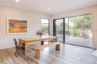 Bonnie and Piper - Lakeside and Wine Country Living - 2